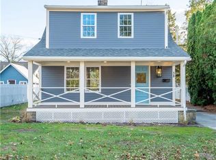 38 Beach Rd, Bristol, RI 02809