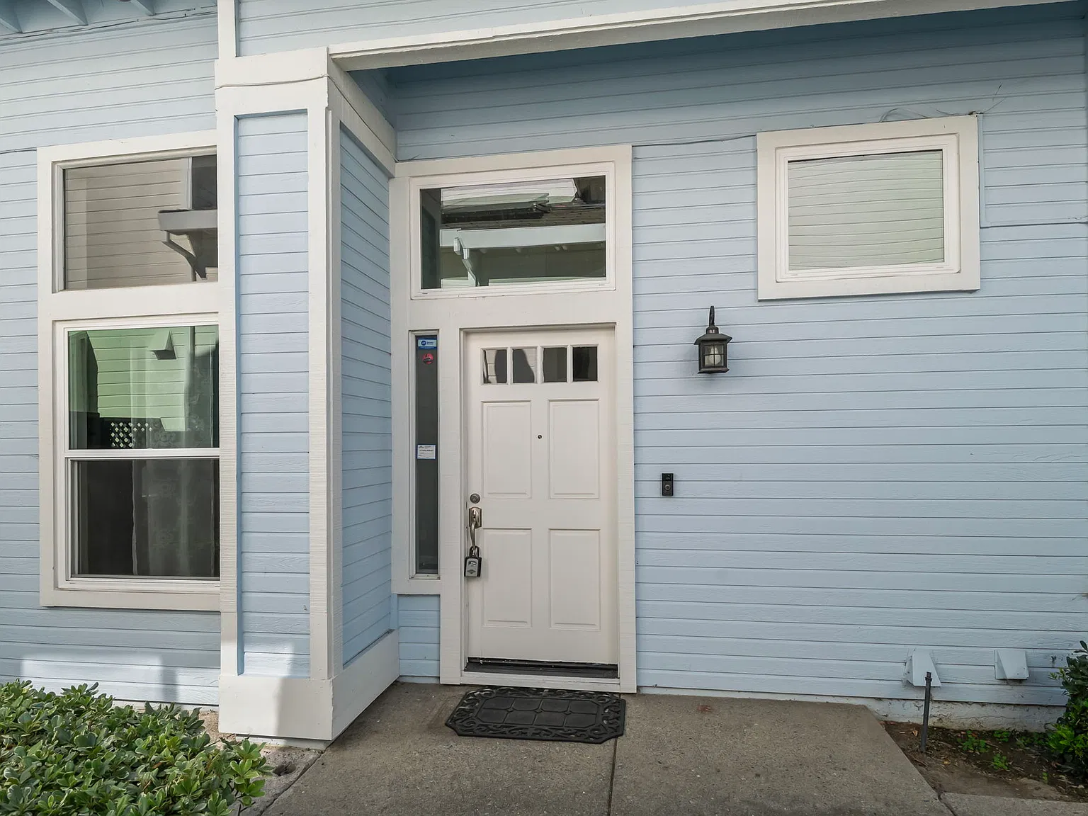 3 bed, 2.5 bath, 1641 sqft, $4,200 — Photo 2
