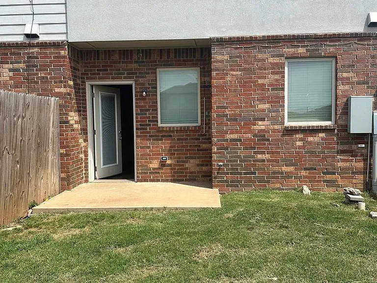 732 SW 14th St #14 — Photo 12