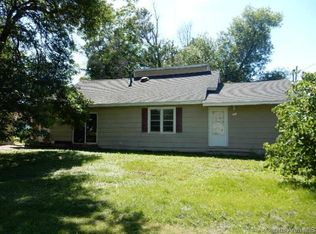 203 W Ogden St, Oakford, IL 62673