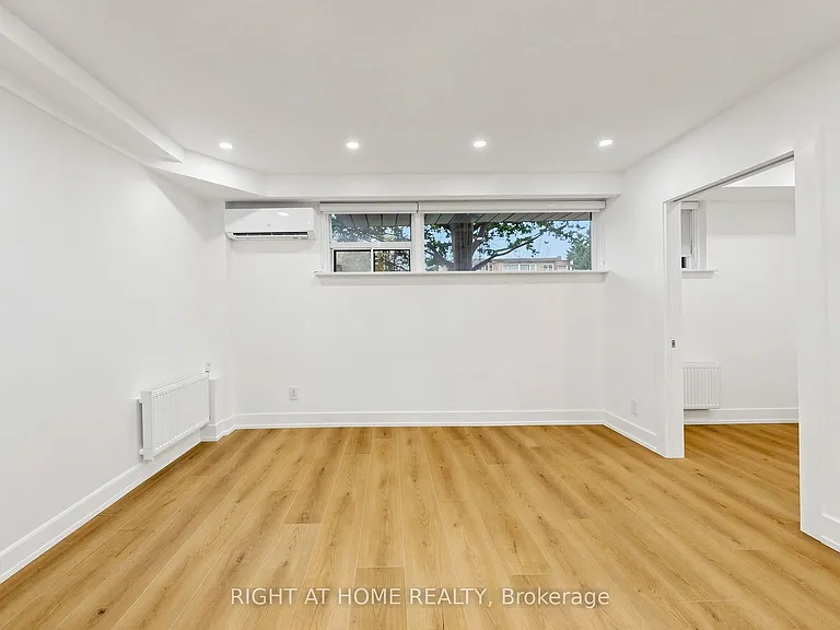 427 Lawrence Ave W #1 — Photo 4