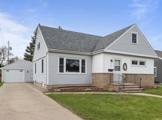 942 Caroline St, Neenah, WI 54956