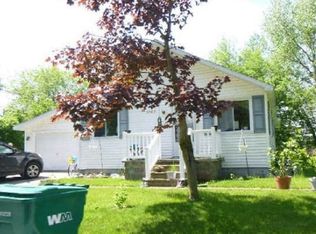 1060 Pine Rd, Bay City, MI 48706