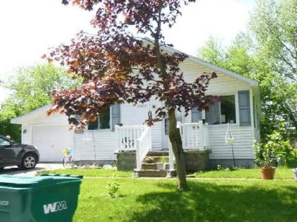 1060 Pine Rd, Bay City, MI 48706
