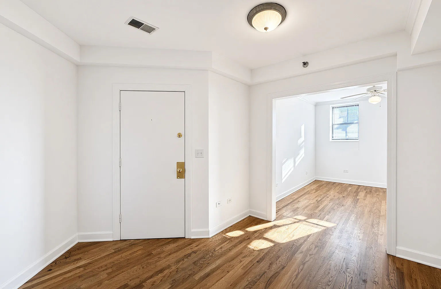 3700 N Sheffield Ave — Photo 4
