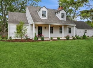 2560 Canterbury Dr, Northbrook, IL 60062