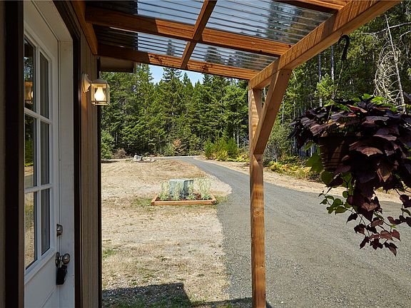 3rd image of 901 Toonerville Dr NE