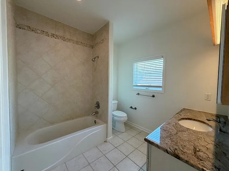 225 S Monroe St — Photo 11