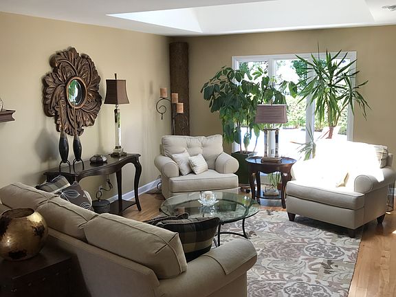 3rd image of 49 Ravensbrook Ct