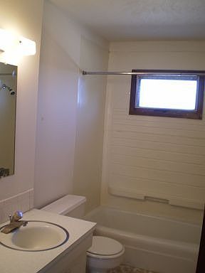 4th image of 506 Chateau Dr APT A