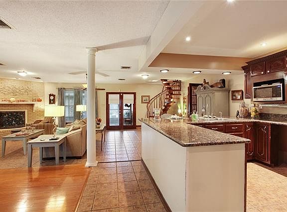 5th image of 14 Catalpa Ct