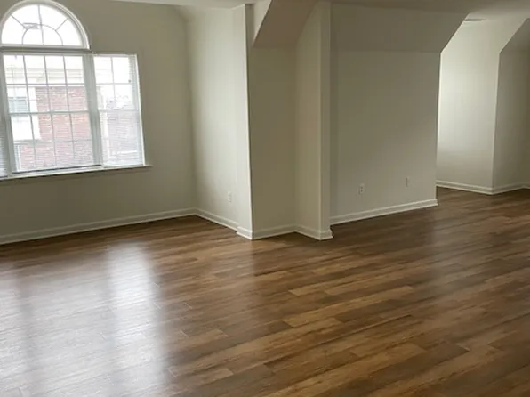 2174 Edwin Avenue image 1 of 6