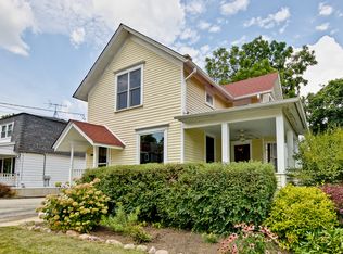 130 Sunnyside Pl, Libertyville, IL 60048