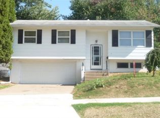 2201 18th St, Bettendorf, IA 52722