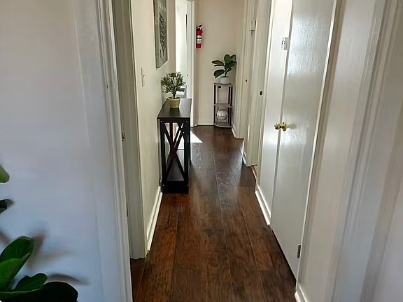 3rd image of 202 Southmoor Dr