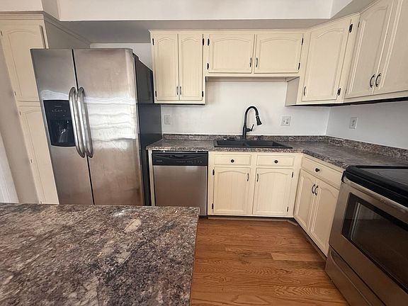 5th image of 706 Cambridge Dr