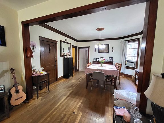 5th image of 4140 W Barry Ave