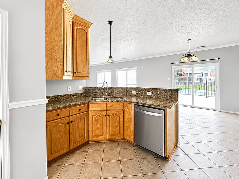 5709 Parkwood Trl — Photo 10