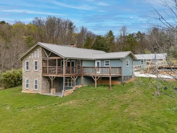 891 Ness Ln, Greenback, TN 37742