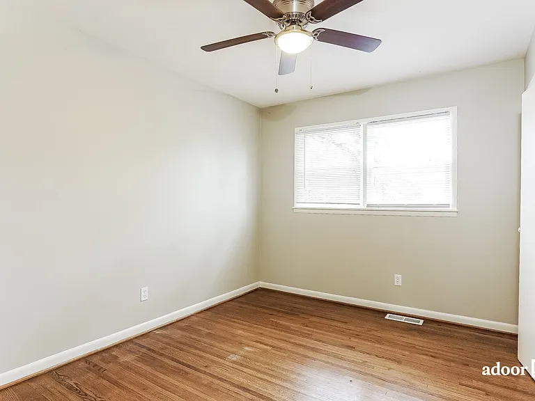 1032 Medina Dr — Photo 12