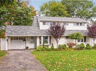 174 Kingfisher Rd, Levittown, NY 11756