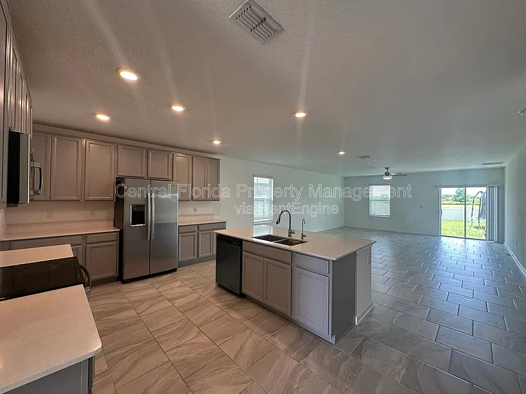 373 Pineywoods St — Photo 3