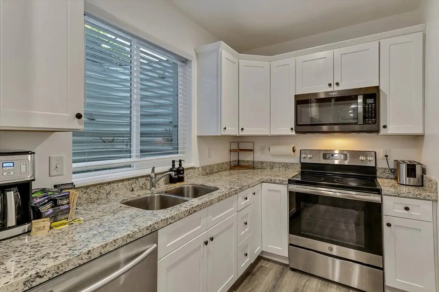 3 bed, 2500 sqft, $4,000 — Photo 3