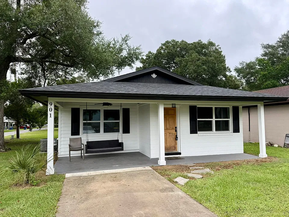 901 Cedar St
