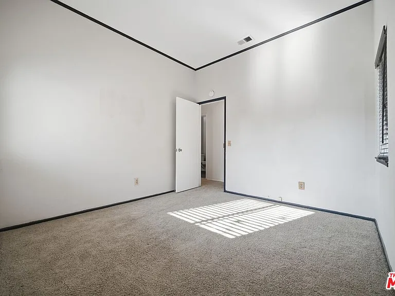 Willowcrest Ln — Photo 18