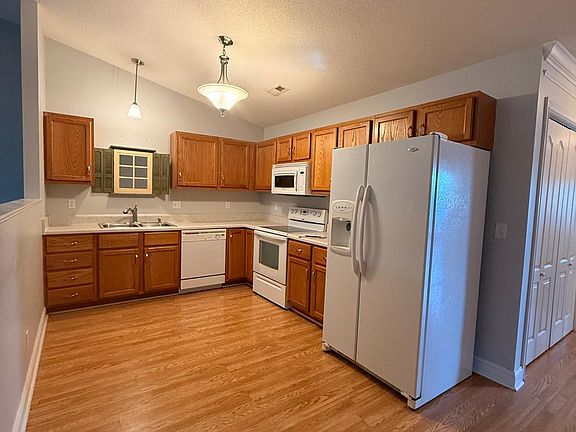 4th image of 703 Greensboro Way