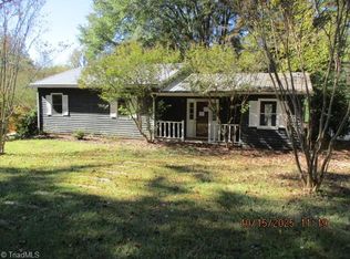 107 Glenwood Ave, Jonesville, NC 28642