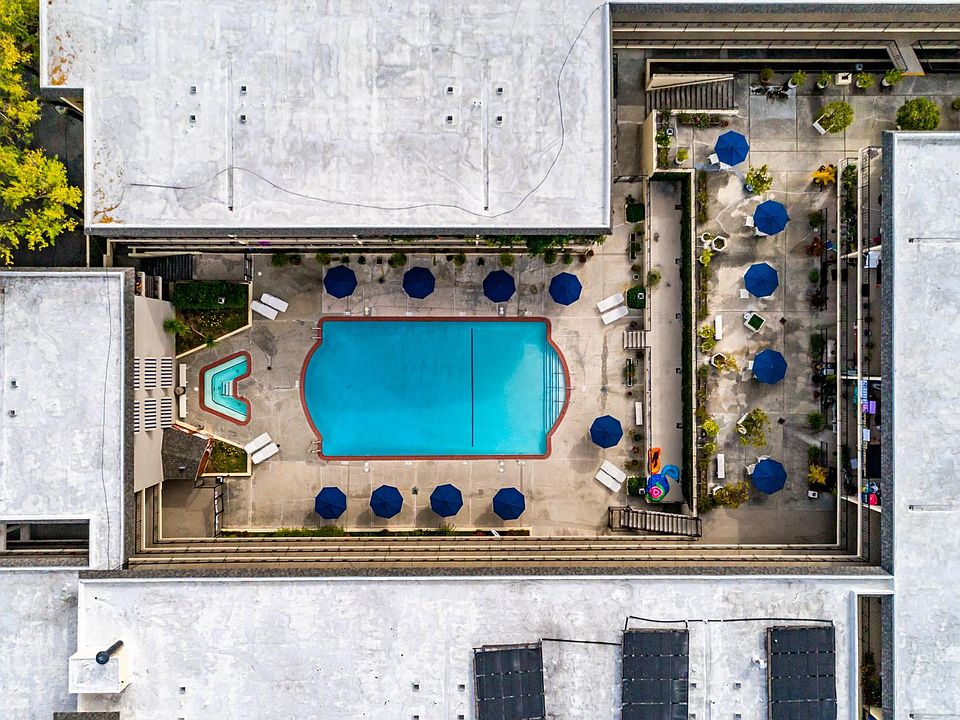 1st image of 1480 Creekside Dr #305