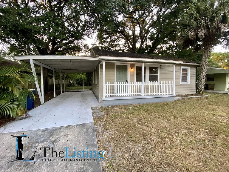 10011 N Jasmine Ave — Photo 2