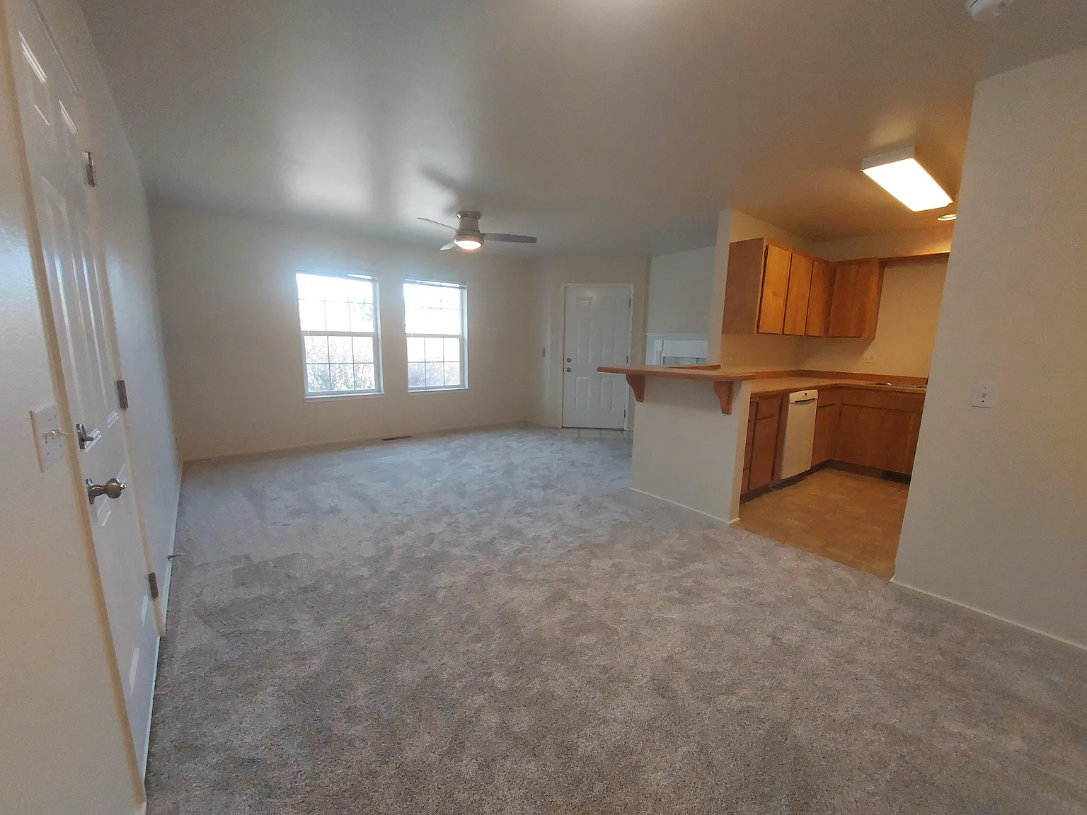 2024 NE Rachel Ct — Photo 4