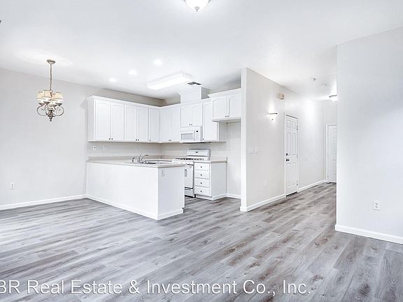 4th image of 1009 Sibley St #10770432