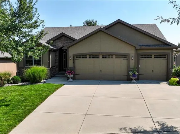18407 W 193rd Ter, Spring Hill, KS 66083
