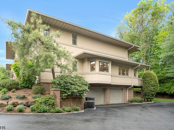 2nd image of 22 Fox Run Rd