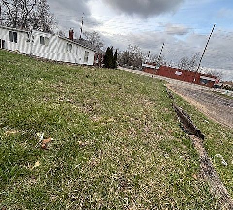 2nd image of 5011 E 16th St