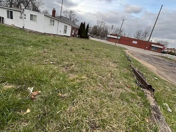 5011 E 16th St, Indianapolis, IN 46201