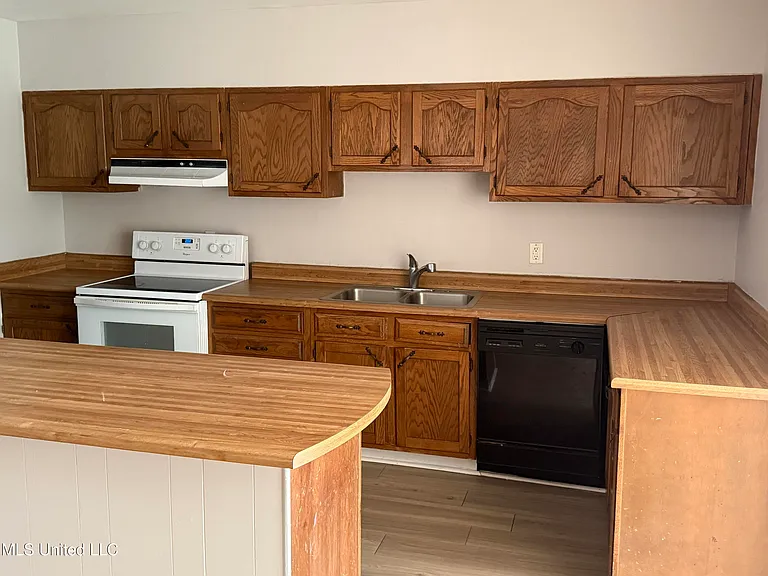 609 Academy Dr — Photo 5