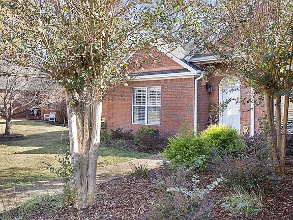 4th image of 204 Woodcrest Dr