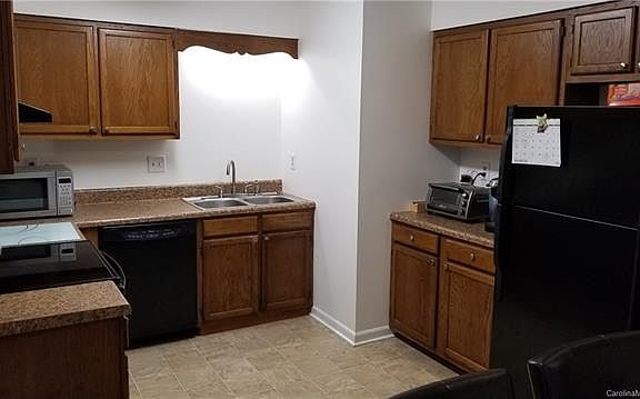 5th image of 380 Corbly Dr