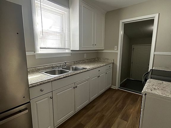 3rd image of 3702 Peyton Ave #0