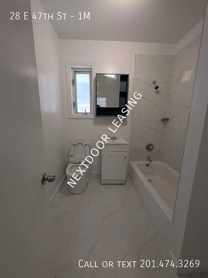28 E 47th St — Photo 3