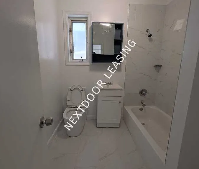 28 E 47th St #1M — Photo 3