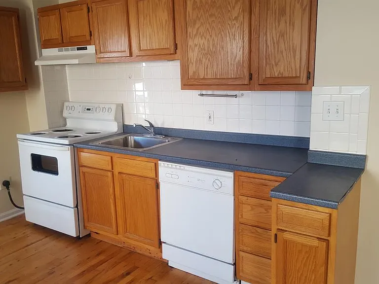 2127 Fitzwater St #3 — Photo 6