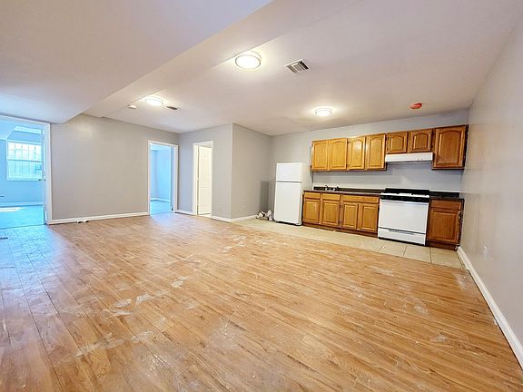 4th image of 597 Bramhall Ave Floor 1