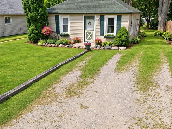 14837 Monroe St, Flat Rock, MI 48134