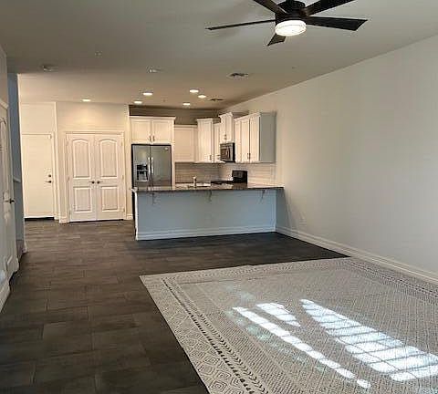 3rd image of 20887 W MAIDEN Lane