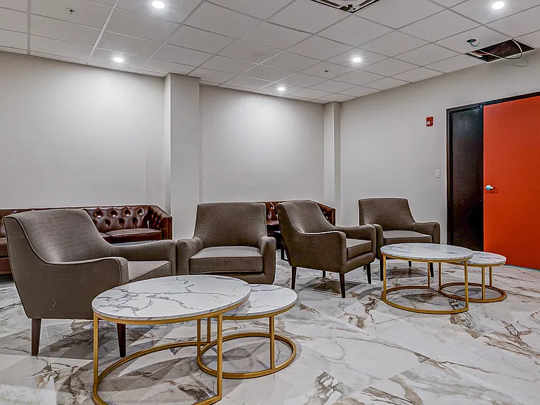 18 Walnut St #203 — Photo 9